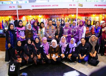 Kapolri Jenderal Sigit Tinjau Bazar Kreasi Bhayangkari Nusantara 2025