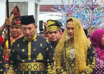Lembaga Adat Melayu Riau Anugerahi Ingatan Budi ke Kapolri Jenderal Sigit