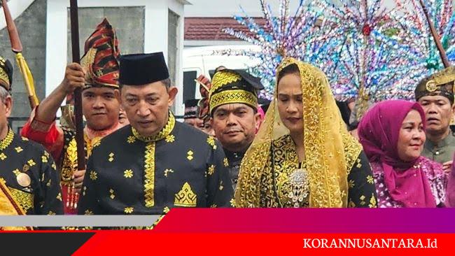 Lembaga Adat Melayu Riau Anugerahi Ingatan Budi ke Kapolri Jenderal Sigit