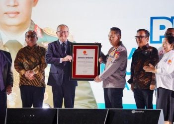 Kapolri Raih Penghargaan dari Organisasi Buruh Dunia ITUC, atas Dedikasi serta Komitmen Lindungi Hak Buruh