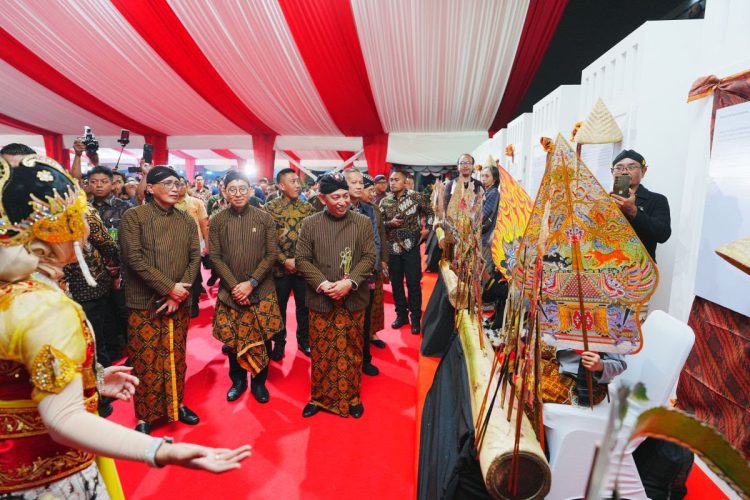 Lestarikan Budaya Indonesia, Kapolri Hadiri Pagelaran Wayang Kulit Lakon