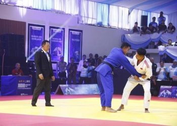 Keren! Kapolri Turun Gunung Jadi Wasit di Kejuaraan Judo Kapolri Cup 2025
