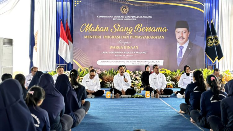 Menteri Imipas Agus Duduk Lesehan Makan Siang dan Dialog Bersama Warga Binaan
