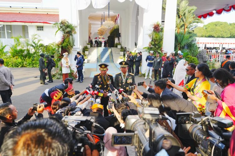 Kapolri dan Panglima TNI Apresiasi Antusiasme Warga dalam Upacara HUT RI ke-80 di Istana Negara