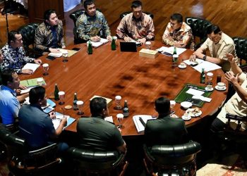 Presiden Prabowo Ratas bersama Panglima TNI dan Kepala Staf TNI