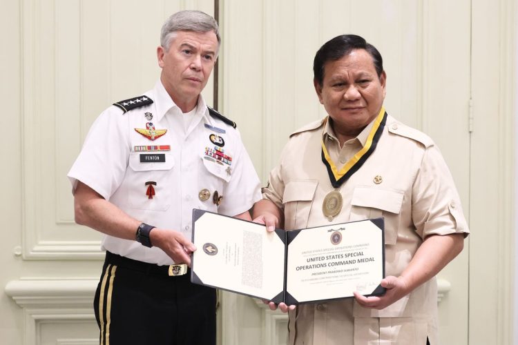 Presiden Prabowo Terima Medali Kehormatan dari Komando Operasi Khusus AS