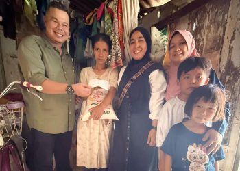 Tim GIS Silaturahmi dan Salurkan Bantuan kepada Kak Susi, Pejuang Keluarga Pengumpul Botol Plastik
