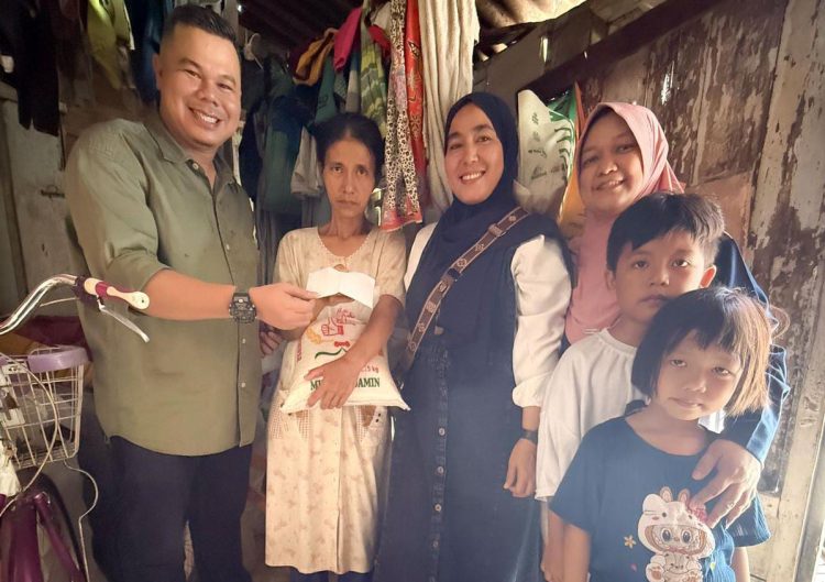 Tim GIS Silaturahmi dan Salurkan Bantuan kepada Kak Susi, Pejuang Keluarga Pengumpul Botol Plastik