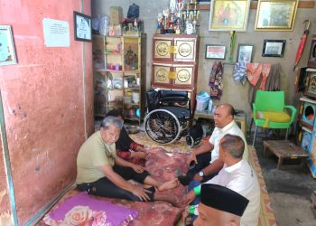 Trinovi Khairani Sitorus : Bantu Kursi Roda untuk Ustad Alamsyah yang Derita Stroke