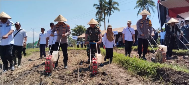 Polres Bondowoso Bersinergi dengan Ponpes Dukung Ketahanan Pangan Nasional