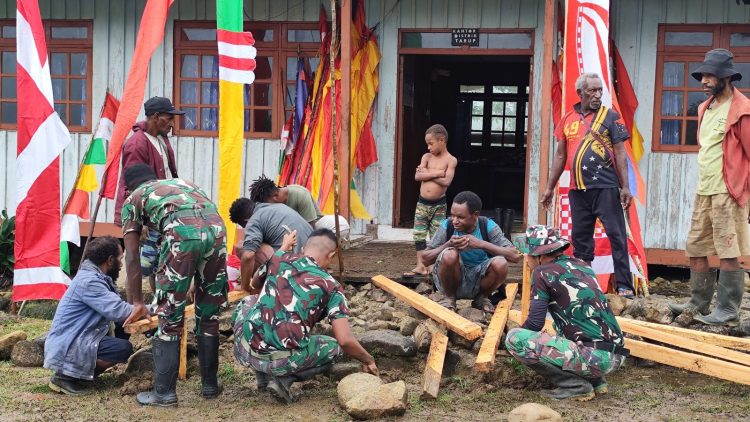 TNI dan Warga Tarup Kompak, Siapkan HUT RI ke-80 Lewat Kerja Bakti Bersama