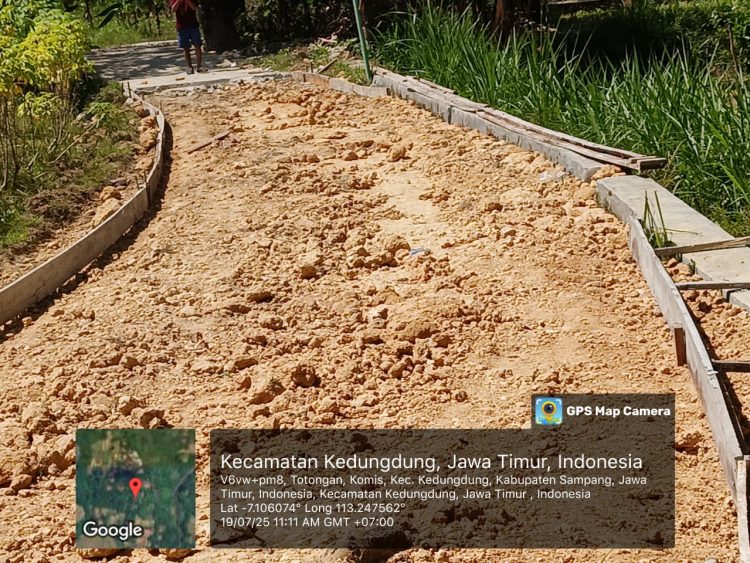 Warga Keluhkan! Diduga Proyek Desa Komis Sarat Masalah: Jalan Tipis, MCK Rawan Ambruk, dan Minim Transparansi