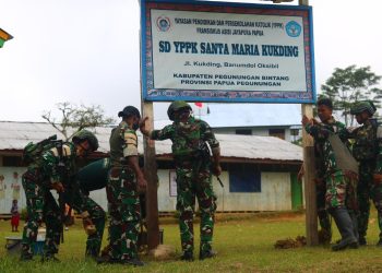 Satgas Pamtas Yonif 751/VJS Sulap Wajah SD YPPK Santa Maria Kukding Menjadi Lebih Indah