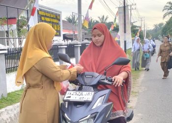 SMAN 1 NA IX-X Gelar Pembagian Bendera dan Lomba Meriahkan HUT RI ke-80