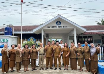 Abdi Jaya Pohan Jadi Pembina Upacara di SMPN 2 Rantau Utara, Dorong Karakter Disiplin dan Program 7+1 Kebiasaan Anak Hebat