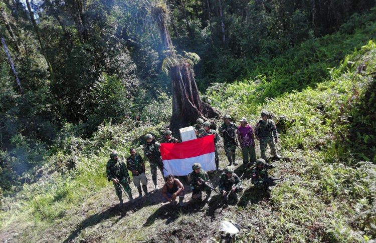 Pos Denom Yonif 751/VJS Patroli Patok Perbatasan, Pastikan Keutuhan Batas Negara