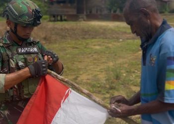 Yonif 751/VJS dan Masyarakat Meriahkan HUT RI ke-80 dengan Pemasangan Umbul-Umbul dan Bendera Merah Putih