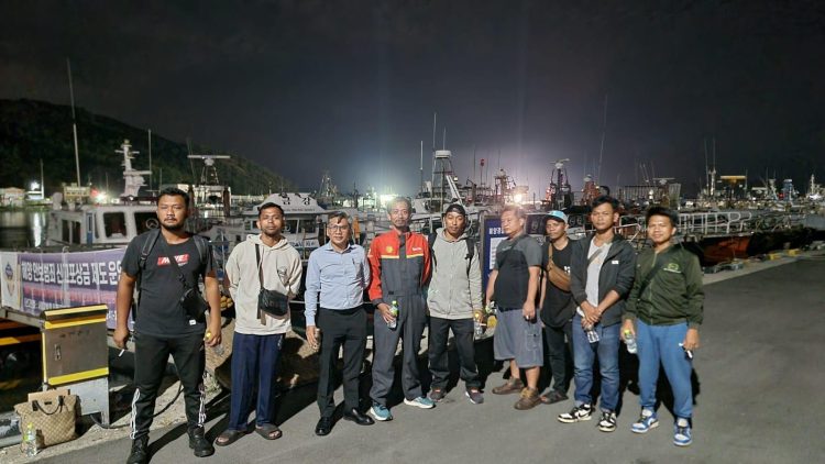 Bakamla RI dan Korea Coast Guard Selamatkan 8 ABK WNI dari Dugaan TPPO di Korea Selatan