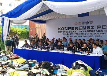 TNI AL dan Bea Cukai Gagalkan Penyelundupan 755 Balepress di Tanjung Priok