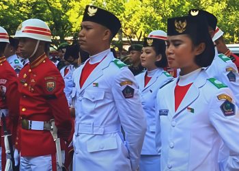Air Mata Haru Warnai Upacara HUT ke-80 RI di Manado