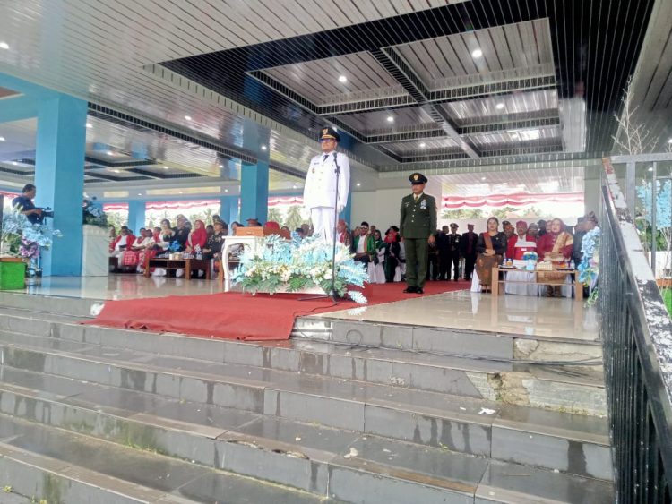 Satgas TMMD Kodim 1506/Namlea Ikuti Upacara HUT ke-80 RI di Alun-Alun Buru Selatan