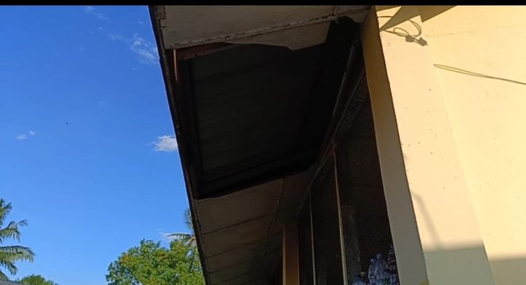 Sejak Tahun 1975 Kamar Mandi Tidak Dapat Rehab, Mobiler di SDN 104317 Banyak?