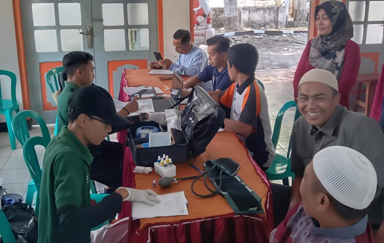 Momen Hut 80 : Perhutani Bondowoso Bersama IIK-P Adakan Bakti Sosial