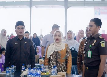 Bunda Paud Labuhanbatu Maya Hasmita Berikan Makanan Tambahan untuk Anak-Anak Tumbuh Cerdas Dan Kuat