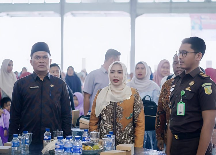 Bunda Paud Labuhanbatu Maya Hasmita Berikan Makanan Tambahan untuk Anak-Anak Tumbuh Cerdas Dan Kuat