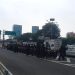 Aksi Buruh dan Mahasiswa Lumpuhkan Akses Tol Depan DPR RI