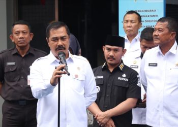 Bupati Ade Kunang Hadiri Bakti Sosial Kementerian Imigrasi dan Pemasyarakatan di Lapas Cikarang