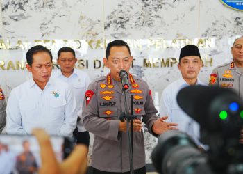 Kapolri Cek Karhutla di Kalbar: Titik Api Turun, Modifikasi Cuaca Berhasil
