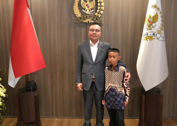 Beri Hadiah ke Siswa SD yang Panjat Tiang Bendera, Pengamat Puji Langkah Dasco: Wujud Nyata Peduli Pendidikan Anak Bangsa