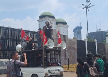 Geruduk DPR RI, GMNI Tuntut Makzulkan Gibran, Adili Jokowi hingga Pecat Menteri yang Rangkap Jabatan