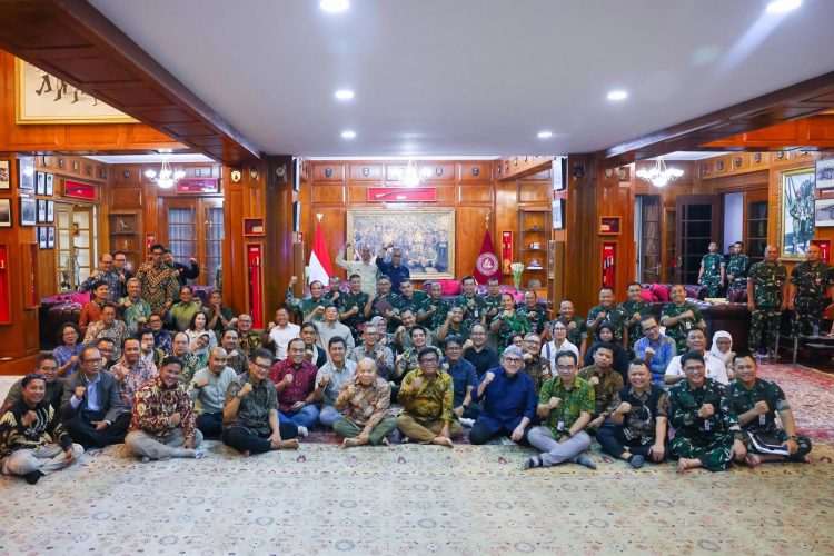 Menhan Sjafrie: Presiden Prabowo Akan Selalu Bersama Rakyat, Mari Jaga Persatuan!