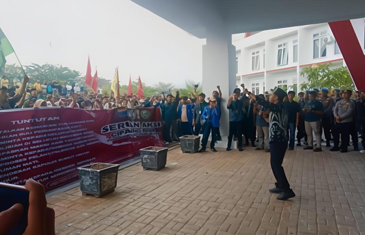 Unjukrasa Cipayung Plus Desak DPRD Tapsel: Copot Kapolri, Sahkan UU Rampas Aset Korupsi