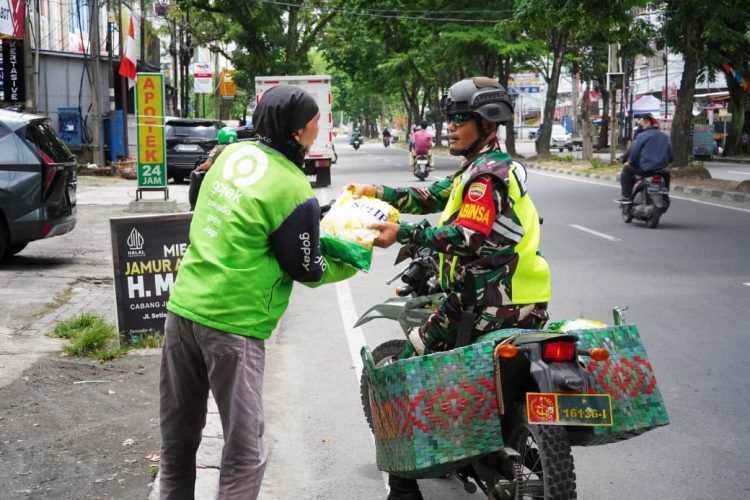 Kodam l BB Berbagi Beras 2,5 Ton Untuk Warga