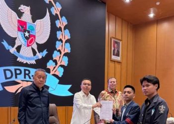 Di Depan DPR, Mahasiswa Trisakti Suarakan 17+8 Tuntutan Rakyat