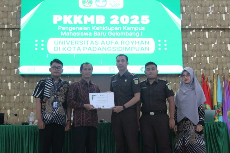 UNAR dan Kejari Padangsidimpuan Sosialisasikan Antikorupsi di Hadapan Mahasiswa Baru
