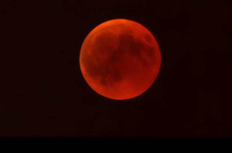 Fenomena Gerhana Bulan Hiasi Indonesia 7–8 September 2025