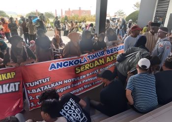 Gawat!!! Luas Konsesi PT. TPL Diduga Berubah-ubah, Ribuan Warga Demo DPRD Tapsel Agar Membuka Kasus Ini : Anda Wakil Rakyat, Jangan Bohongi Kami