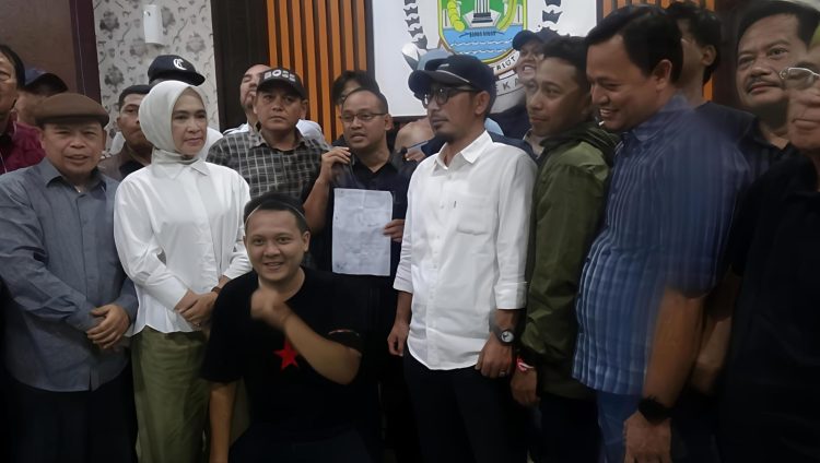 Pimpinan dan Anggota DPRD Kota Bekasi Terima Aspirasi Aliansi Rakyat Miskin Kota, Siap Tindak Lanjuti Tuntutan Rakyat