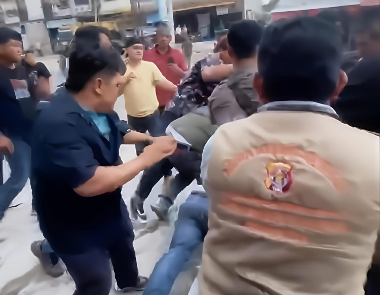 Aksi Brutal Debt Collector ACC Finance”Keroyok Wartawan” di Rantau prapat, Polisi Didesak Bertindak