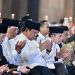Prabowo Diapit Menhan dan Seskab Acara Maulid di Istiqlal