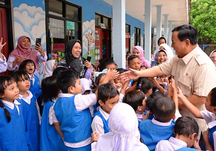 Panglima TNI Instruksikan Dansat Cek Bahan Baku-Masakan MBG Cegah Keracunan