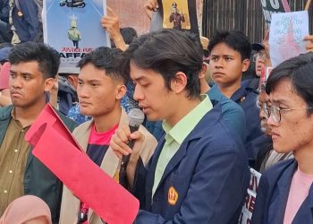 Geruduk DPR RI, Ketua BEM Unpad Tegaskan Datang dengan 17+8 Tuntutan Rakyat, Bukan Kompromi!