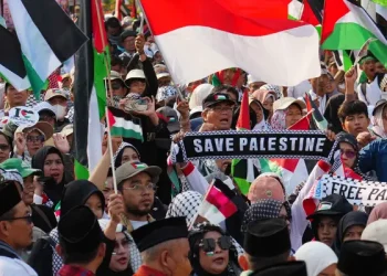 Ribuan Massa Aksi Bela Palestina Bergerak, Senator M Nuh Tekankan Boikot Produk Israel hingga Jalur Militer