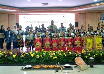 Menteri Pemuda dan Olahraga (Menpora) RI Dito Ariotedjo melakukan pelepasan Tim Seni Embun Pagi Primary School pada ajang "The 14th WDF 2025 International Dance Competition Program” di Auditorium Wisma Kemenpora, Jalan Gerbang Pemuda Nomor 3, Senayan, Rabu (6/8) pagi.(foto:Gilang/kemenpora.go.id)