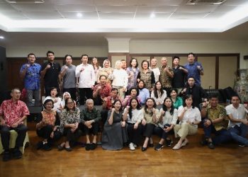 Wakil Menteri Pemuda dan Olahraga (Wamenpora) RI Taufik Hidayat menggelar makan malam bersama para anggota Indonesia Olympians Association (IOA) di kediaman tokoh olahraga Agum Gumelar, Jalan Panglima Polim 3, No 145-146, Melawai, Kebayoran Baru, Jakarta Selatan (Jaksel), Jumat (1/8) malam.(foto:raiky/kemenpora.go.id)