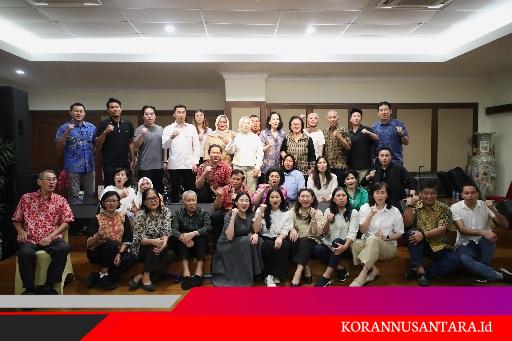 Wakil Menteri Pemuda dan Olahraga (Wamenpora) RI Taufik Hidayat menggelar makan malam bersama para anggota Indonesia Olympians Association (IOA) di kediaman tokoh olahraga Agum Gumelar, Jalan Panglima Polim 3, No 145-146, Melawai, Kebayoran Baru, Jakarta Selatan (Jaksel), Jumat (1/8) malam.(foto:raiky/kemenpora.go.id)